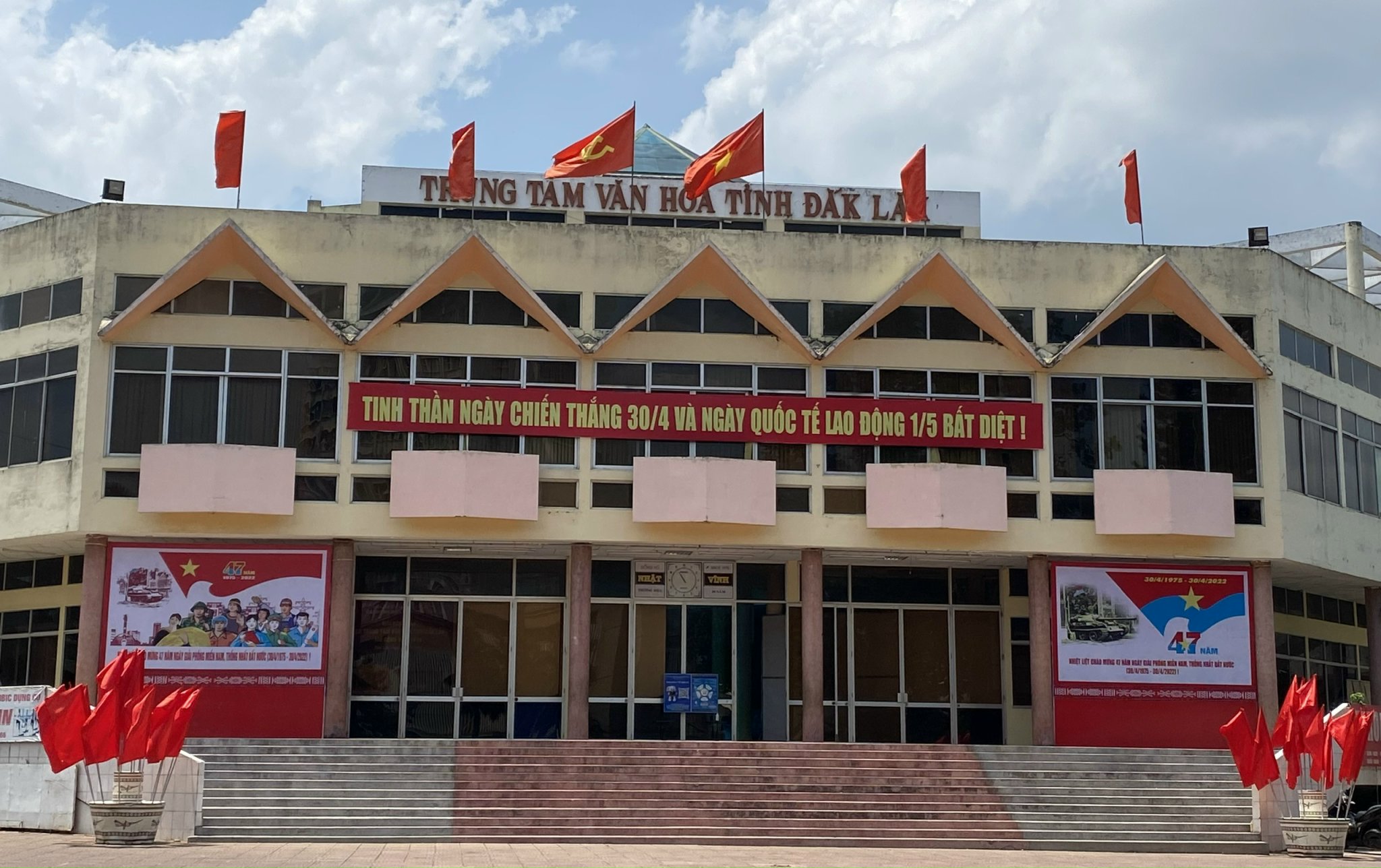 Trung tâm Văn hóa tỉnh tuyên truyền kỷ niệm 47 năm Ngày giải phóng miền Nam, thống nhất đất nước (30/4/1975 - 30/4/2022) và 136 năm Ngày Quốc tế Lao động (01/5/1886 - 01/5/2022)